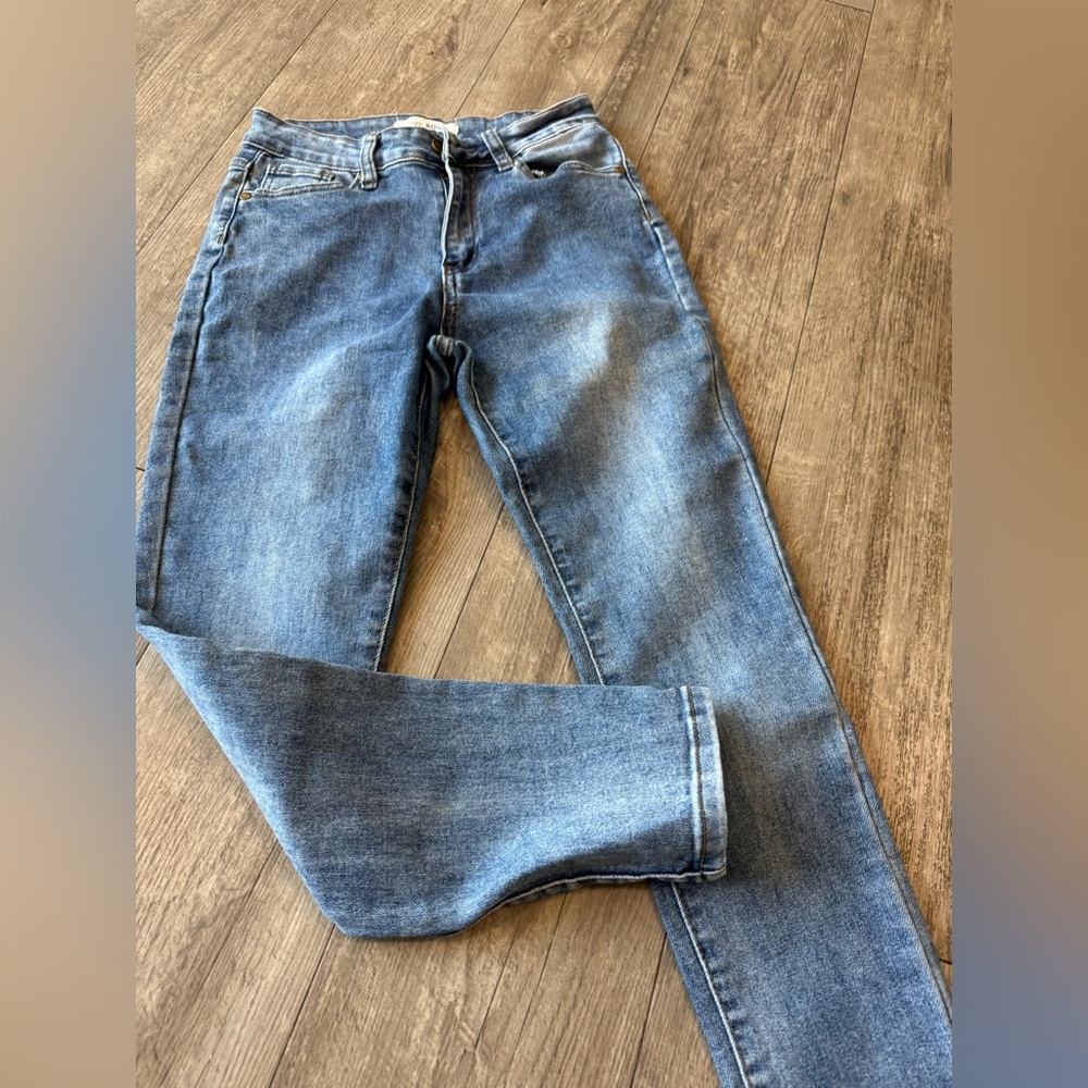 Stylish Blue Skinny Jeans for Women - Picture 2 of 10